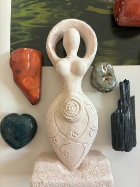 White Goddess Sculpture and Crystal Gift Box